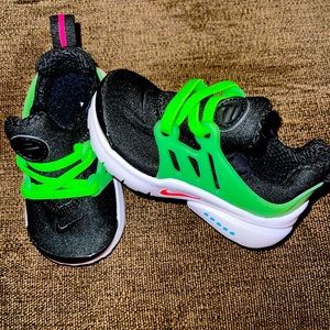 Toddler Nike Shoes size 6